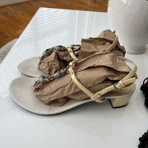 Gucci flat yellow sandal